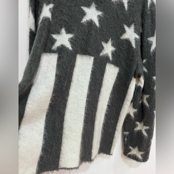 LOUIS VUITTON Men’s USA Flag Gray White Jacquard Mohair Crewneck Sweater, L - Picture 6 of 15